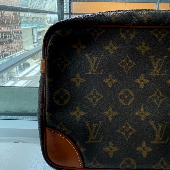 Louis Vuitton Vintage COMPIEGNE POUCH CLUTCH 28 - Picture 4 of 10